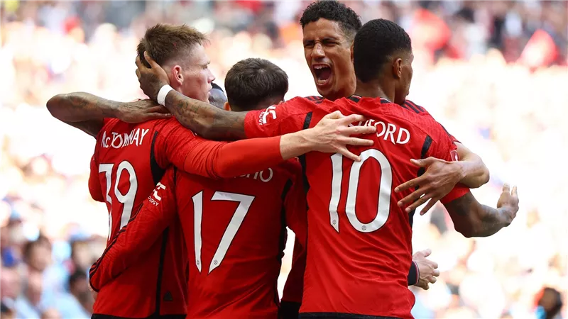 مانشستر يونايتد يستهدف مدرب بوروسيا دورتموند لخلافة تين هاج 