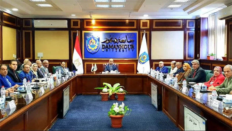 مجلس جامعة دمنهور يناقش استكمال المستشفى الجامعي 