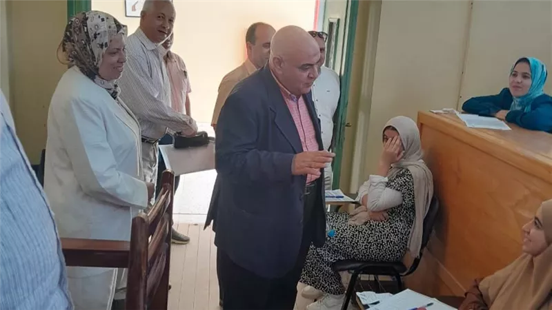 نائب رئيس جامعة دمنهور يتفقد امتحانات كلية التربية النوعية 