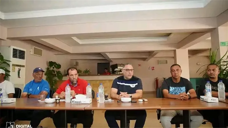 رئيس إنبي يجتمع بالأجهزة الفنية لقطاع الناشئين لمناقشة خطط التطوير