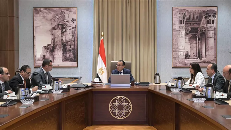 مدبولي يتابع مع وزير الإسكان عددًا من مشروعات الوزارة وملفات العمل