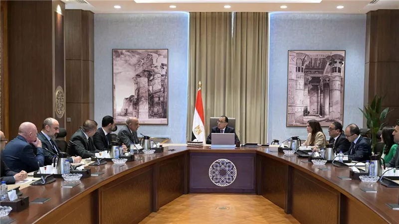 رئيس الوزراء يلتقي وفد شركة فورتيسكيو العالمية