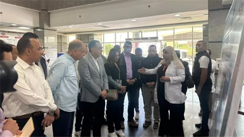 رئيس الوزراء يتفقد مستشفى سمالوط المركزي