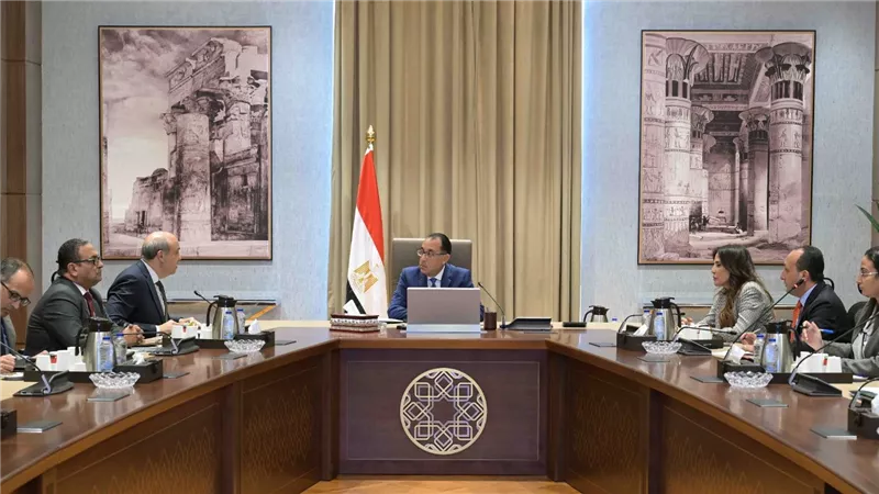 مدبولى يتابع  موقف تطوير مطاري برج العرب والعلمين الدولي