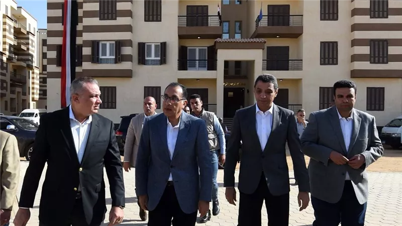 رئيس الوزراء يتفقد مجمع السويس الطبي