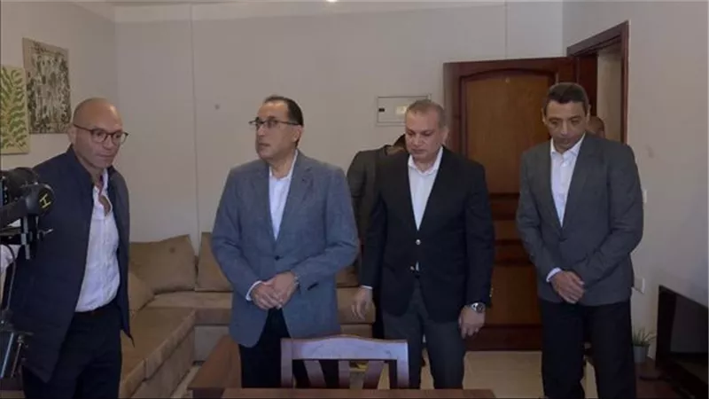رئيس الوزراء يتفقد مصنع شركة 
