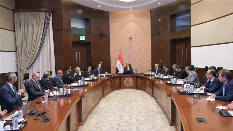 رئيس الوزراء يلتقي ممثلي مجموعة 