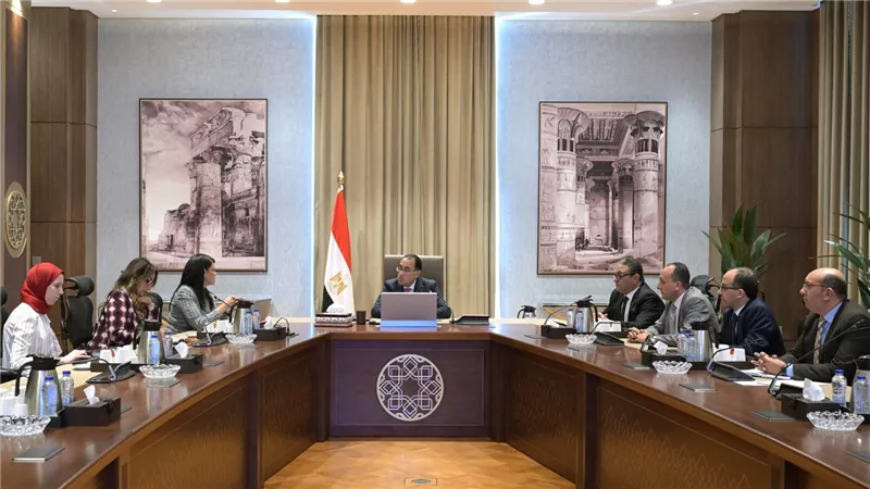 مدبولى يتابع مع وزيرة التخطيط  والتعاون الدولي عددًا من ملفات عمل الوزارة