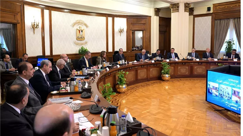 وزيرة التنمية المحلية تستعرض موقف التصالح وتقنين واسترداد أراضي الدولة في المحافظات