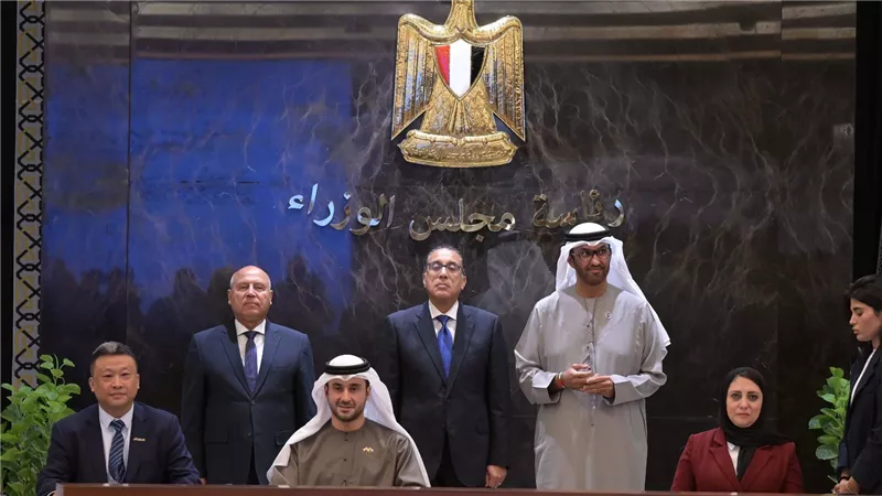 إنشاء مصنعَين لإنتاج خلايا الطاقة الشمسية والألواح بقدرة 4 جيجاوات