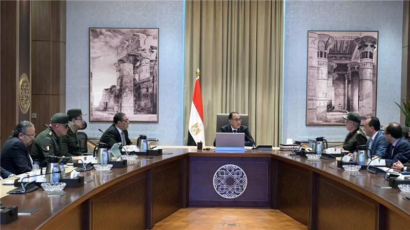 رئيس الوزراء يتابع موقف مُشروعات الهيئة الهندسية للقوات المسلحة