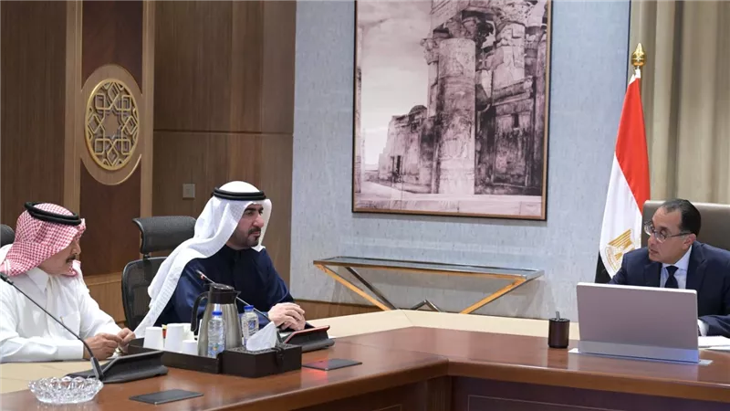 رئيس الوزراء يلتقي رئيس الديوان الأميري لإمارة عجمان الإماراتية  