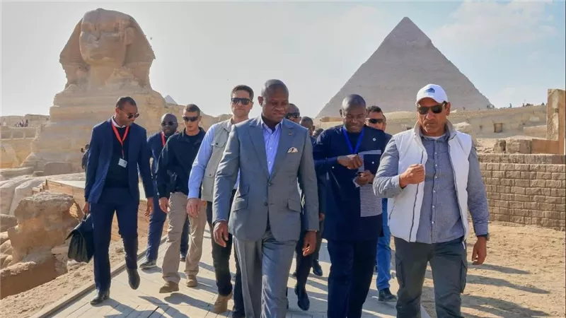 الرئيس الانتقالي لجمهورية الجابون يزور 3 مواقع أثرية بمصر