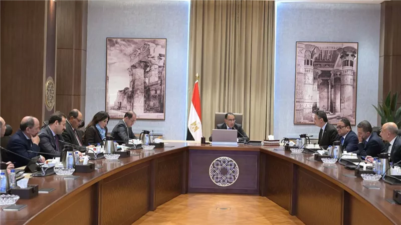 رئيس الوزراء يُتابع الموقف الخاص بتدبير الأقماح