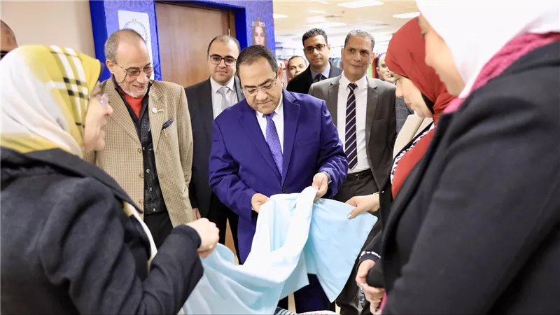 التنظيم والإدارة يستجيب لطلب موظفي الحي الحكومي بمد معرض ملابس الشتاء