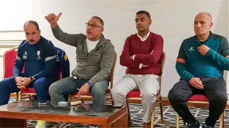 رئيس إنبي يجتمع بالجهاز الفني الجديد واللاعبين في معسكر الإسماعيلية