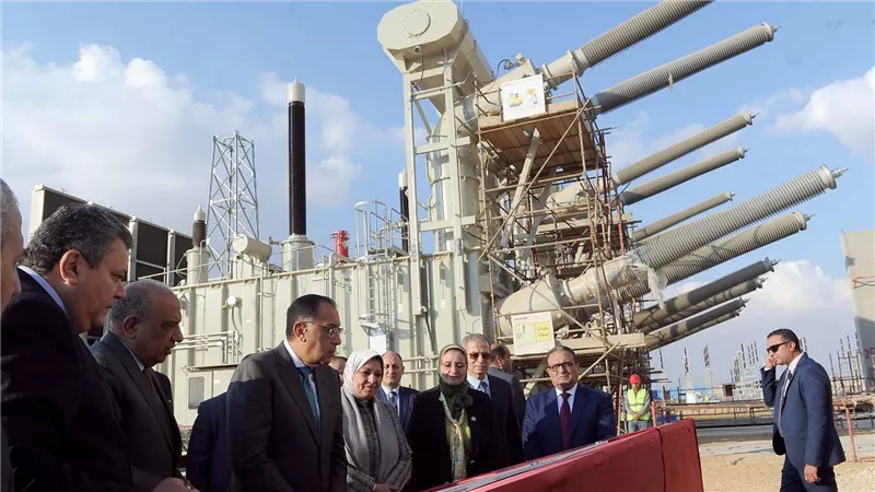 مدبولى يتفقد تنفيذ محطة الربط الكهربائي المصرى السعودى العملاقة بمدينة بدر