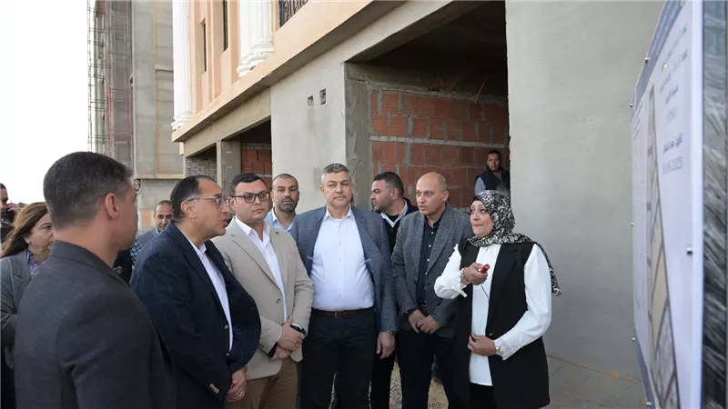 رئيس الوزراء يتفقد مشروعات للإسكان الاستثماري بمدينة بورفؤاد
