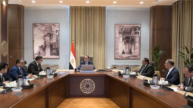 رئيس الوزراء يستعرض مقترحات وفرص التنمية المختلفة بالأراضي الشاطئية