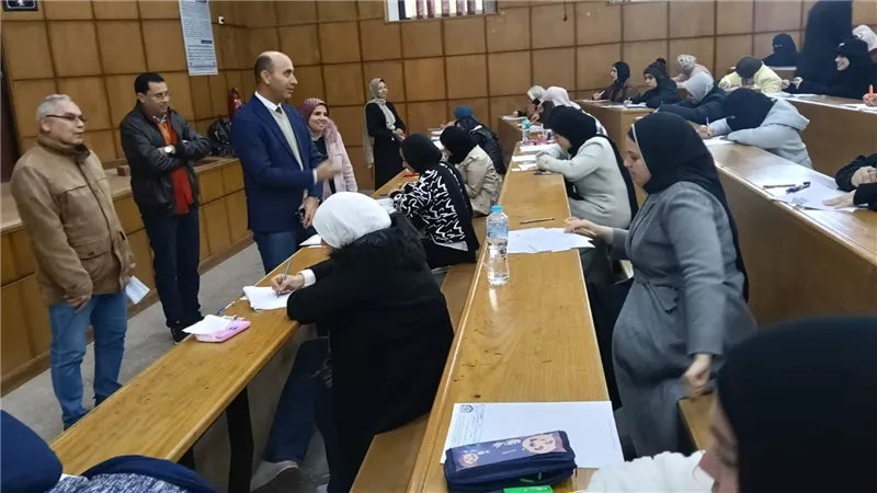 رئيس جامعة دمنهور يتابع إنتظام إمتحان التيرم الأول