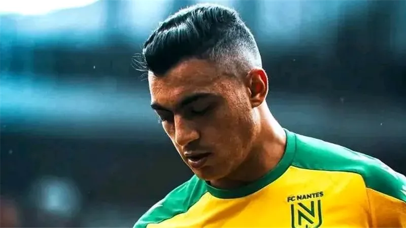 مصطفى محمد يوجه صدمة للأهلي والزمالك