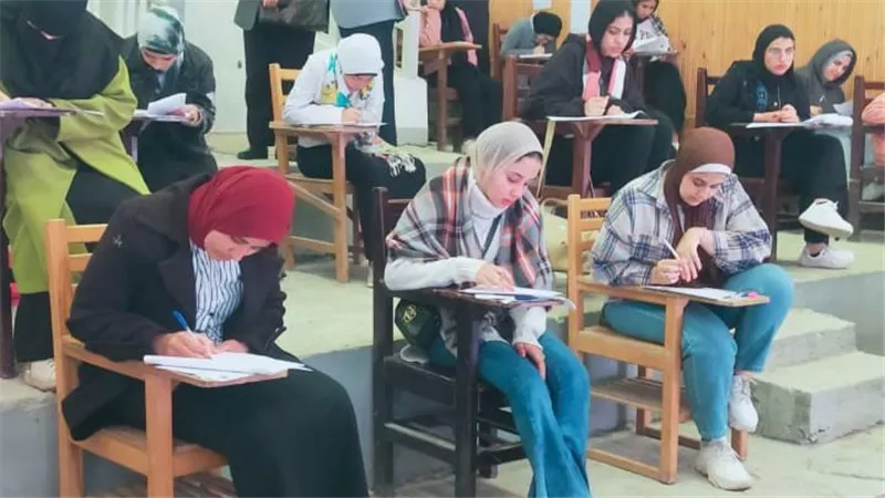 نائب رئيس جامعة دمنهور يتفقد لجان إمتحانات الفصل الدراسي الأول 