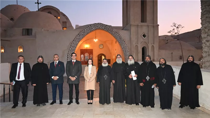 محافظ البحيرة تقدم التهنئة بعيد الميلاد المجيد فى مطرانية دمنهور  