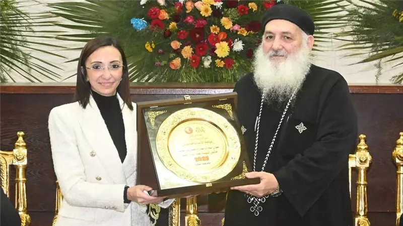 محافظ البحيرة تقدم التهنئة بعيد الميلاد المجيد فى الكنيسة الإنجيلية بدمنهور