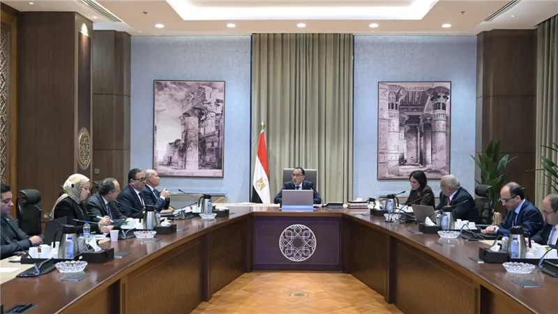 مدبولي يتابع مع محافظ القاهرة موقف عدد من ملفات العمل والمشروعات الخدمية