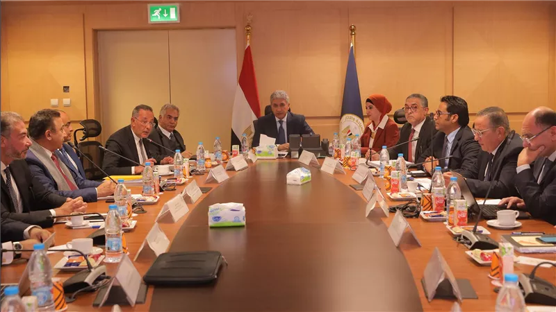 وزير السياحة والآثار يترأس اجتماع مجلس إدارة هيئة المتحف الكبير
