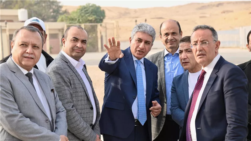 وزير السياحة يتفقد مستجدات الأعمال بمشروع تطوير الخدمات بمنطقة أهرامات الجيزة