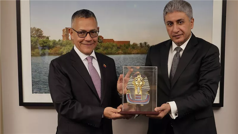 وزير السياحة والآثار يستقبل وزير ثقافة فنزويلا لتعزيز التعاون الثنائي