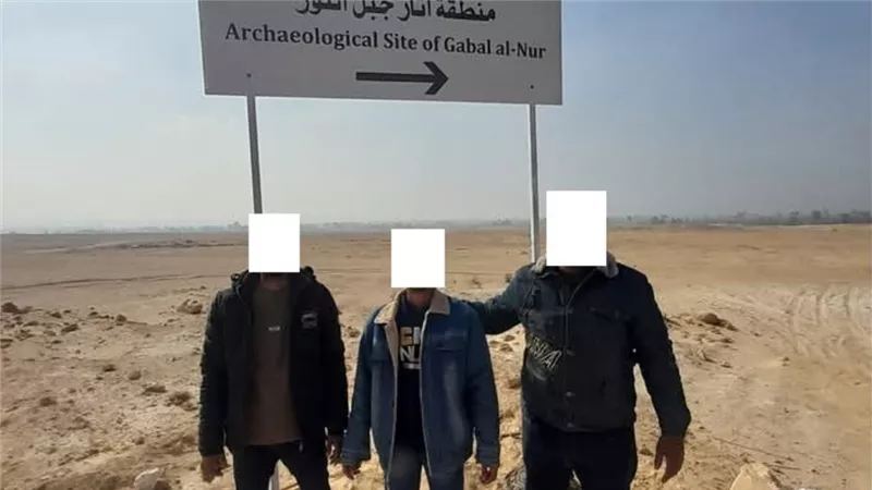سرقة لوحات إرشادية بمنطقة آثار جبل النور تُثير الجدل 