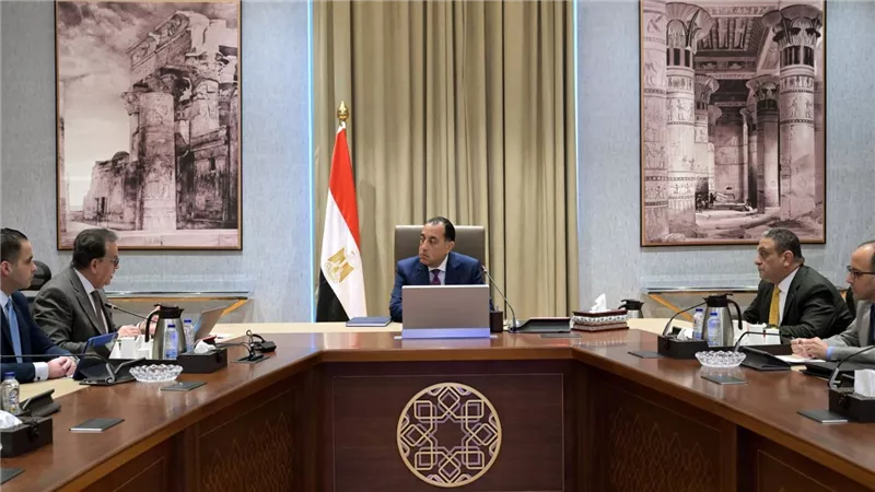 رئيس الوزراء يتابع موقف مشروعات الصحة