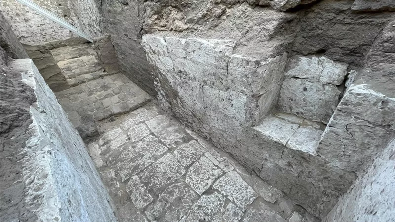 محافظة سوهاج تبوح بأسرارها.. الكشف عن مقبرة ملكية من عصر الانتقال الثاني بأبيدوس