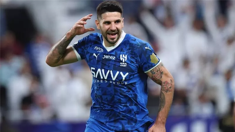 الهلال السعودي يُفكر في رحيل ميتروفيتش