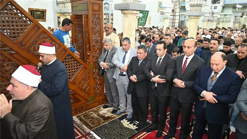 نائب محافظ البحيرة ومدير الأمن يؤديان صلاة عيد الفطر مسجد التوبة 
