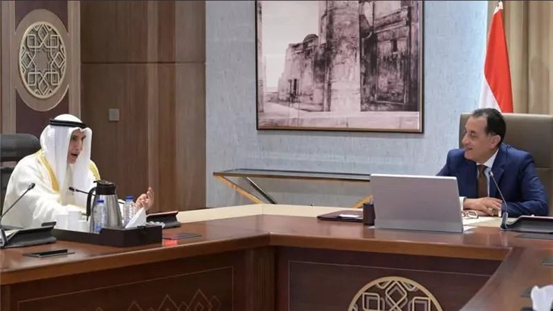 رئيس الوزراء يلتقي وفد الصندوق العربي للإنماء الاقتصادي والاجتماعي