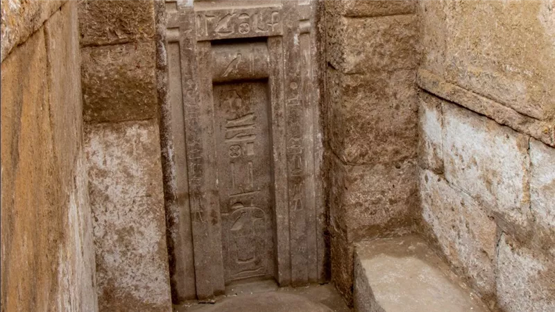  الكشف عن مقبرة ابن الملك 