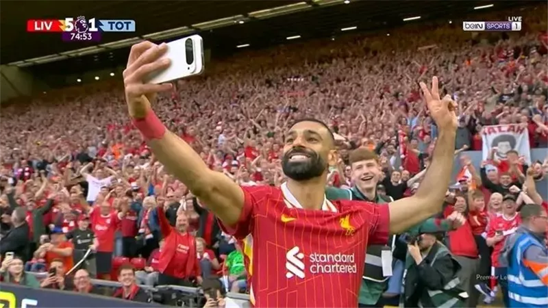 ليفربول يُهين توتنهام في ليلة التتويج بالدوري الإنجليزي الممتاز