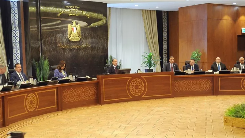 مدبولي يُكلف بالتنسيق الكامل بين المحافظين ومديري الأمن في ملفات مخالفات البناء 