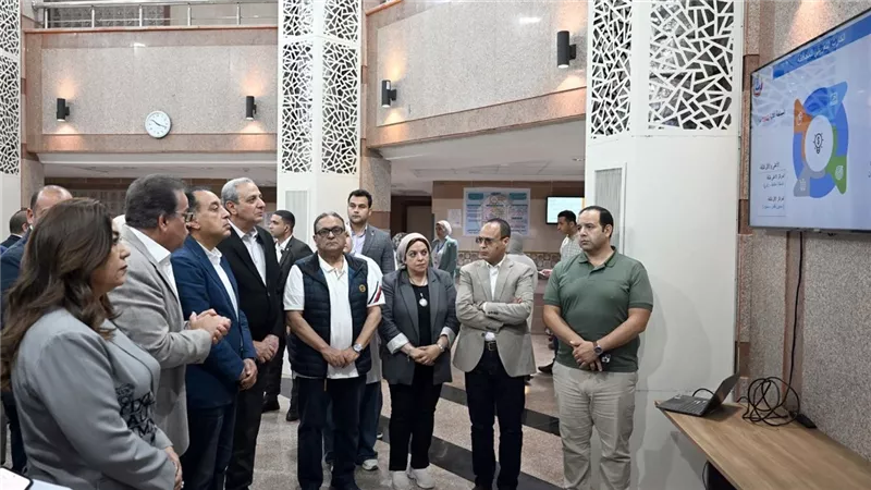 وزير الصحة يستعرض الخريطة الصحية خلال جولة بالغربية