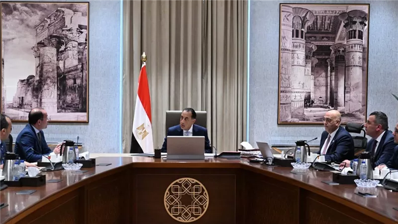 مدبولى يناقش  تعزيز استدامة جهاز تنمية المشروعات الصغيرة المتوسطة