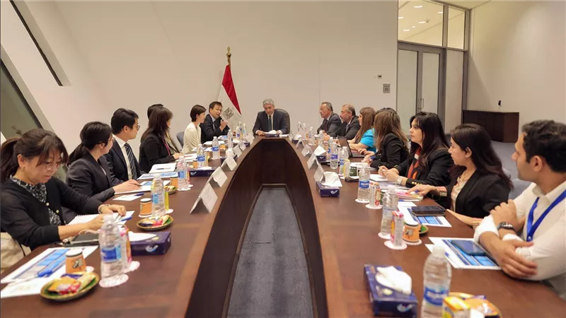 وزير السياحة والآثار يلتقي مع رئيس مكتب هيئة التعاون الدولي اليابانية بمصر
