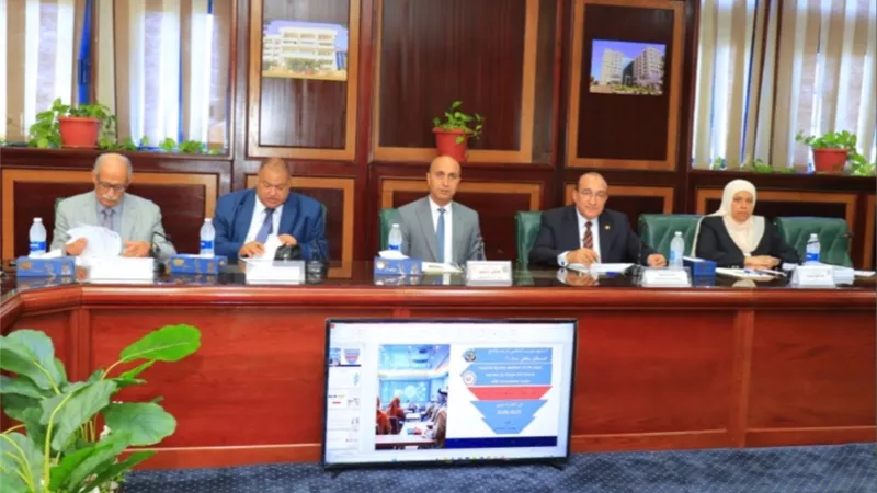 رئيس جامعة دمنهور يترأس اجتماع لجنة اختيار عميد كلية التربية بالجامعة