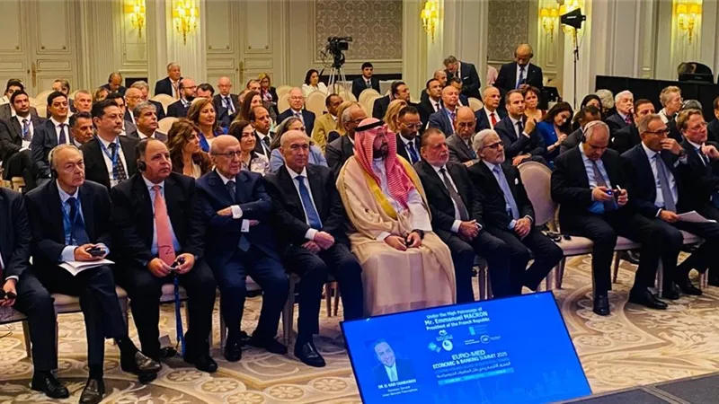 انطلاق القمة المصرفية العربية الدولية برعاية الرئيس الفرنسي