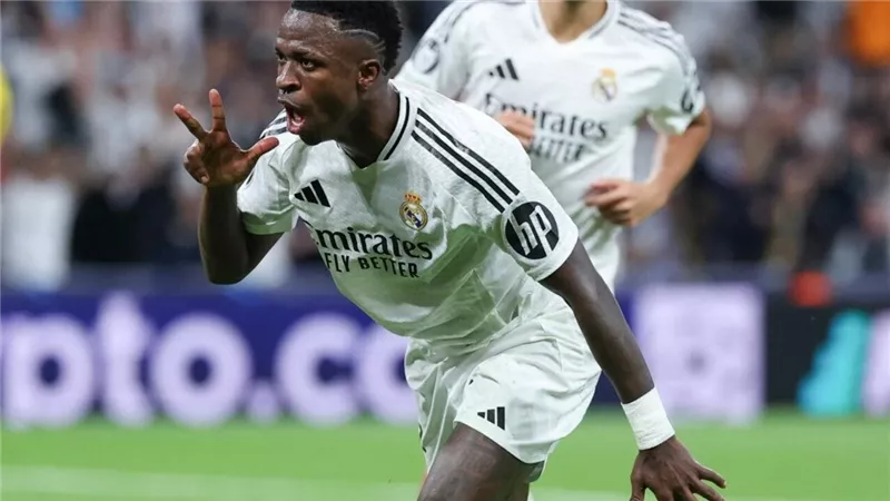 فينيسيوس يُغلق الباب أمام الأندية السعودية ويتمسك بريال مدريد