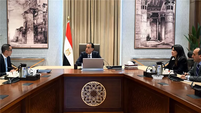 رئيس الوزراء يناقش جهود تعزيز بيئة الاستثمار في مصر