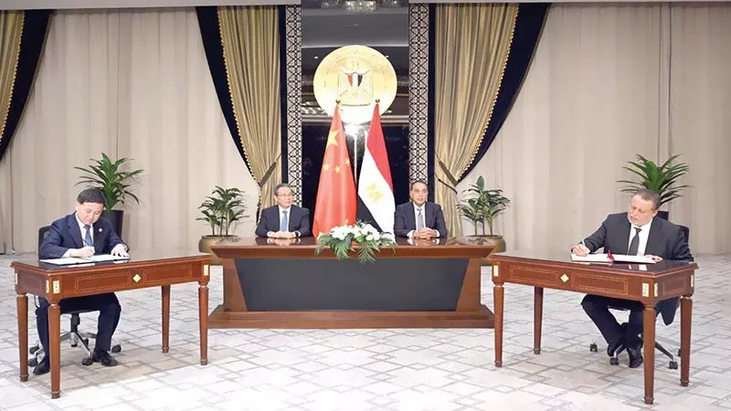 تعزيز التعاون مع أوروبا والصين بمذكرات تفاهم وقرارات لدعم المصدرين والعملاء