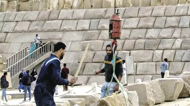 حقيقة وجود لودر يقوم بأعمال حفر في محيط منطقة الأهرامات الأثرية